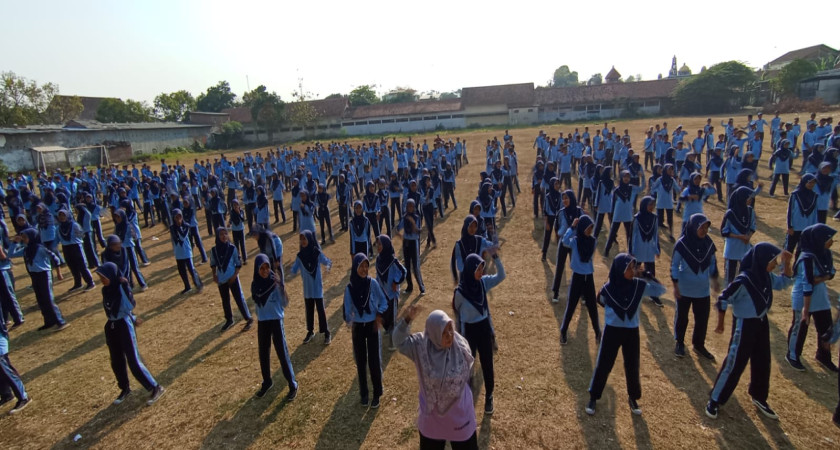 Gerakan Jumat Sehat di SMPN 1 Tarub: Senam Bersama untuk Kesehatan Optimal