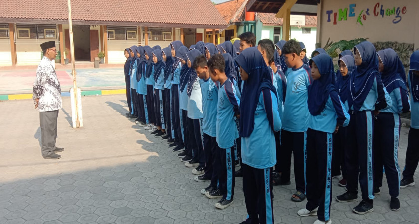 Pengukuhan PMR Madya SMPN 1 Tarub Tahun 2023-2024: Semarak di Kebun Buah Purbayasa