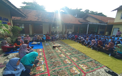 Jumat Ceria di SMP Negeri 1 Tarub: Makan Bersama