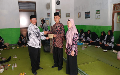 Pelepasan Guru Purna Tugas Bapak Kamal, S.Pd